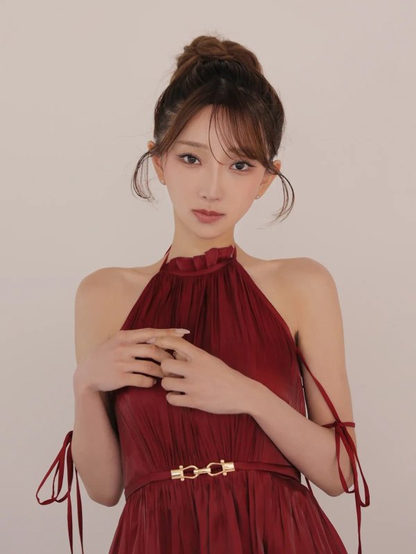 ワインレッド　モデル：はな　身長：159cm　着用サイズ：Sサイズ