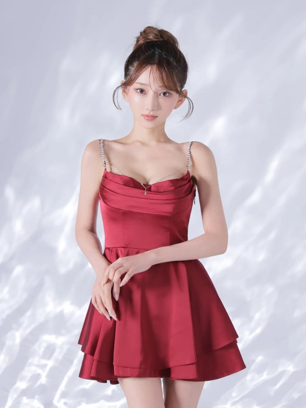 ワイン　モデル：はな　身長：159cm　着用サイズ：Sサイズ