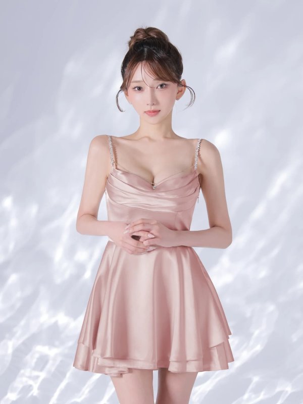 ピンクベージュ　モデル：はな　身長：159cm　着用サイズ：Sサイズ
