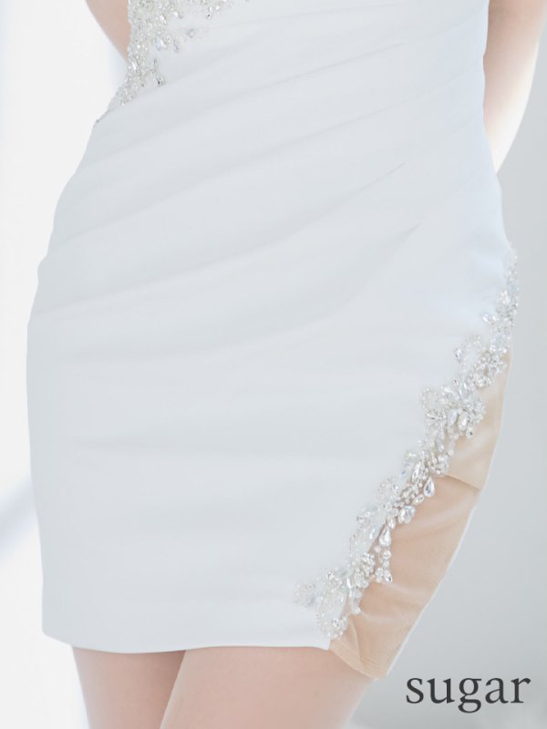 ホワイト モデル:真優川咲 身長:158cm 着用サイズ:Sサイズ