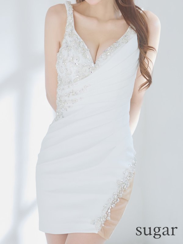 ホワイト モデル:真優川咲 身長:158cm 着用サイズ:Sサイズ