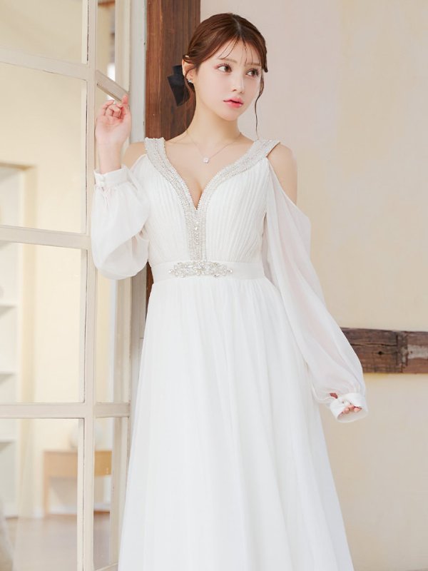 ホワイト モデル:ももか 身長:156cm:Sサイズ