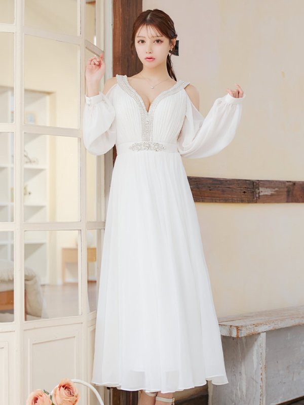 ホワイト モデル:ももか 身長:156cm:Sサイズ