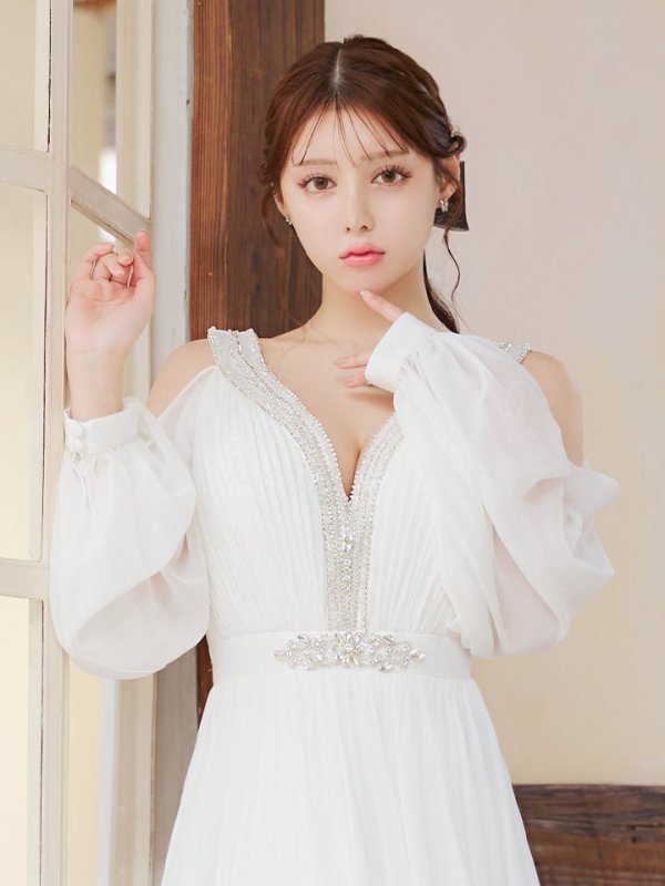 ホワイト モデル:ももか 身長:156cm:Sサイズ