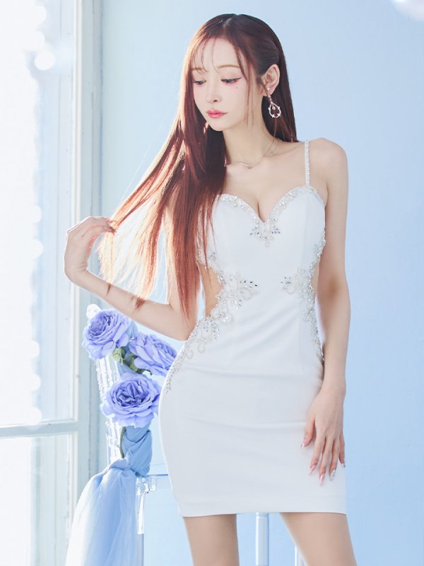 ホワイト モデル:真優川咲 身長:158cm 着用サイズ:Sサイズ