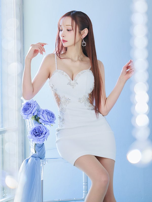 ホワイト モデル:真優川咲 身長:158cm 着用サイズ:Sサイズ