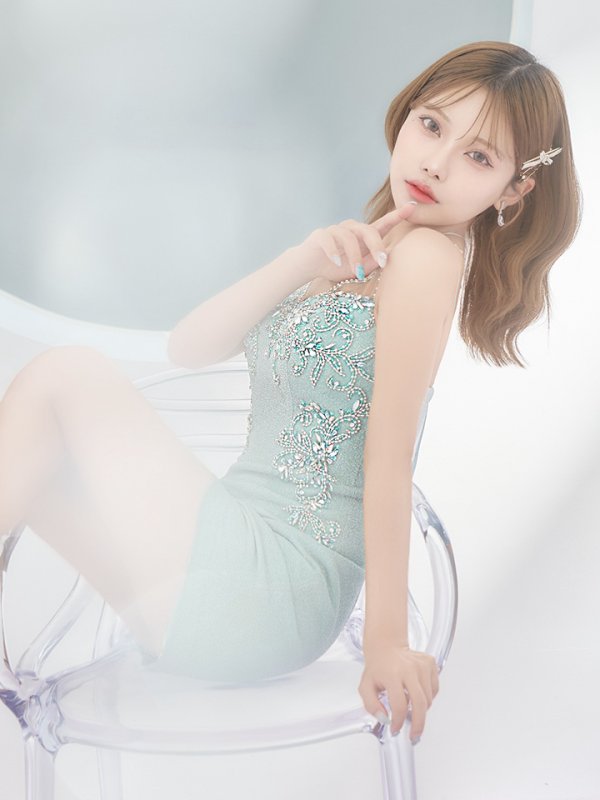 シルバーブルー モデル:如月れい 身長:156cm 着用サイズ:Sサイズ