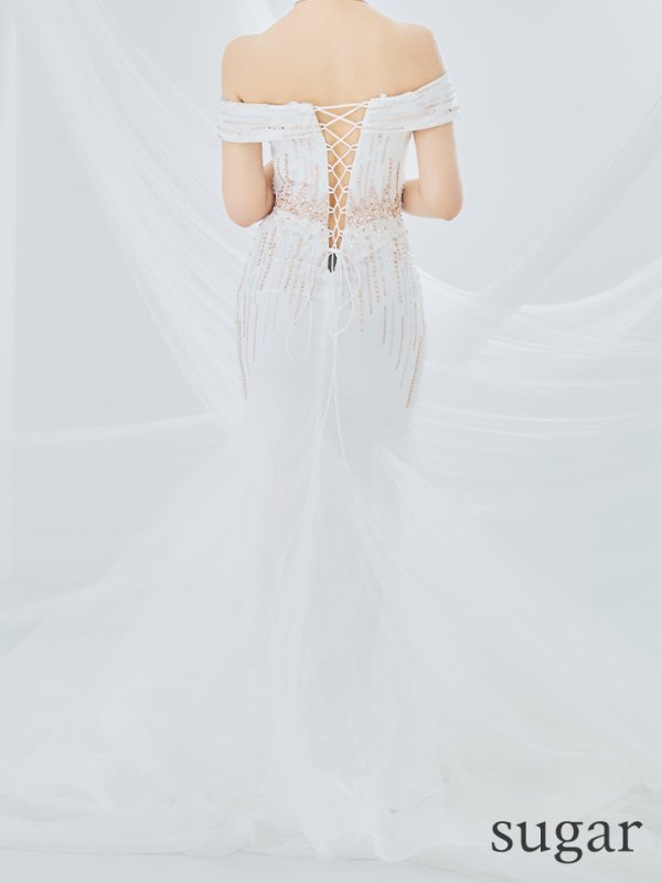 ホワイト モデル:三上悠亜 身長:159cm 着用サイズ:Mサイズ