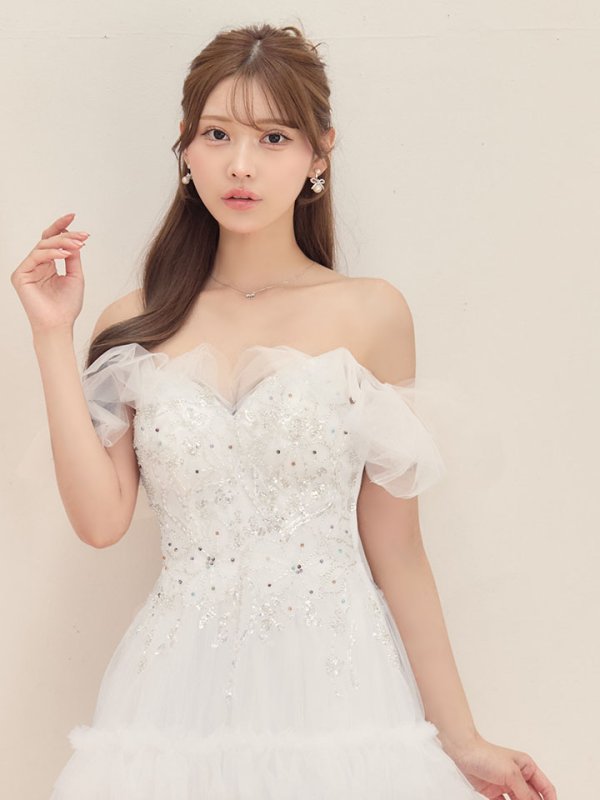 ホワイト　モデル：るりぴ　身長：165cm　着用サイズ：Sサイズ