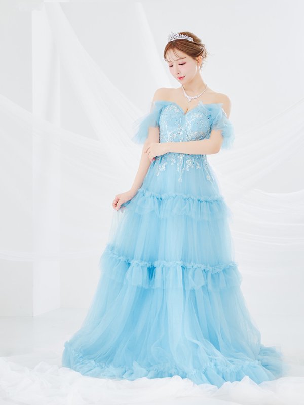 ブルー モデル:三上悠亜 身長:159cm 着用サイズ:Sサイズ