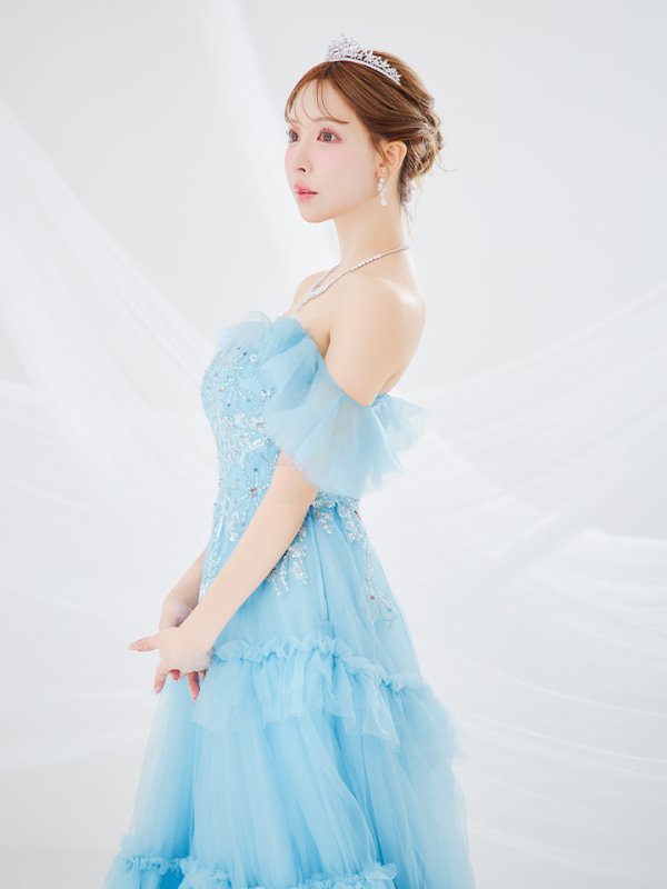 ブルー モデル:三上悠亜 身長:159cm 着用サイズ:Sサイズ