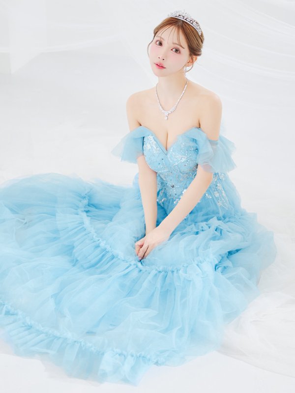 ブルー モデル:三上悠亜 身長:159cm 着用サイズ:Sサイズ