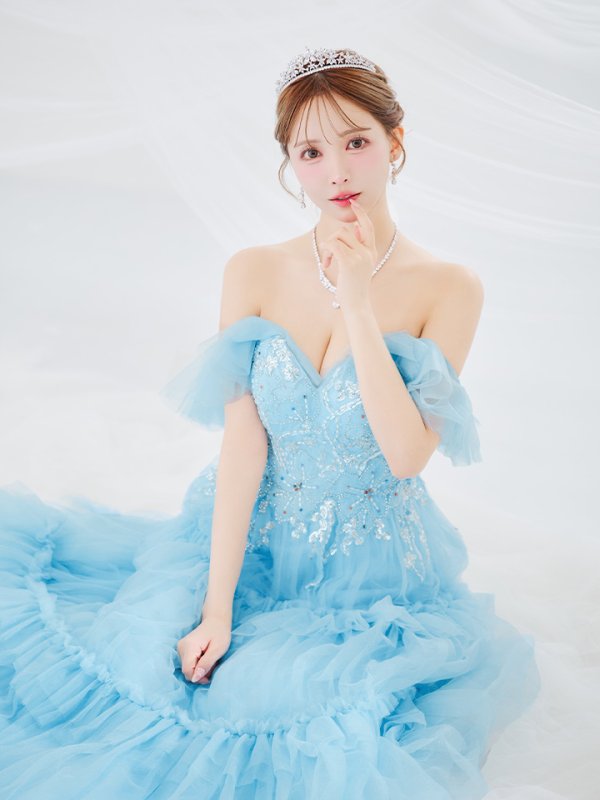 ブルー モデル:三上悠亜 身長:159cm 着用サイズ:Sサイズ