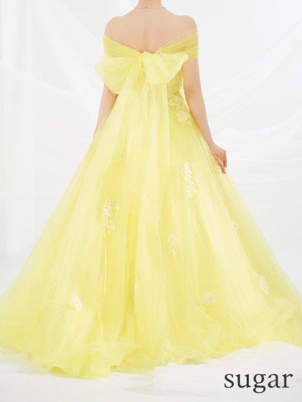 イエロー モデル:三上悠亜 身長:159cm 着用サイズ:Mサイズ