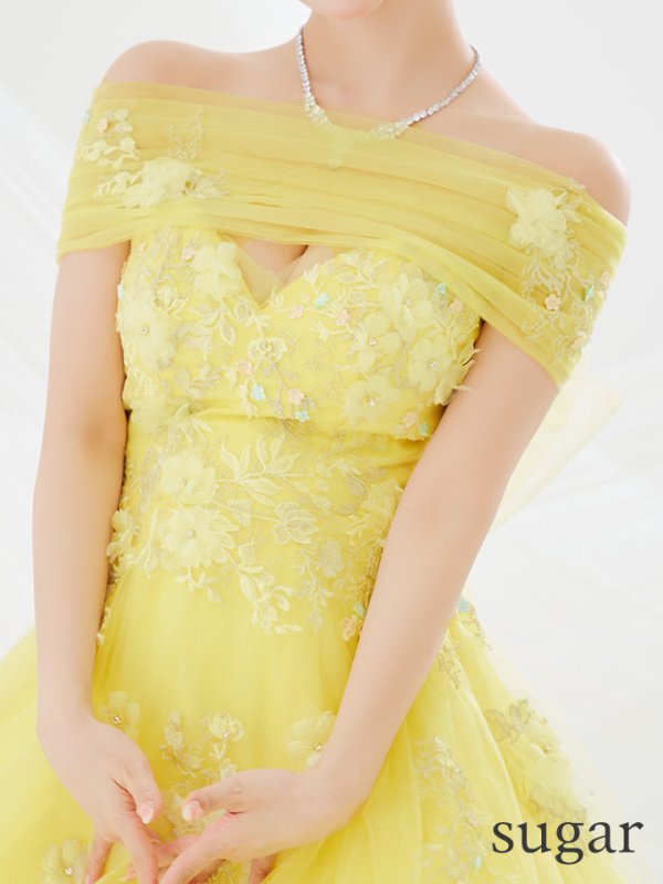 イエロー モデル:三上悠亜 身長:159cm 着用サイズ:Mサイズ