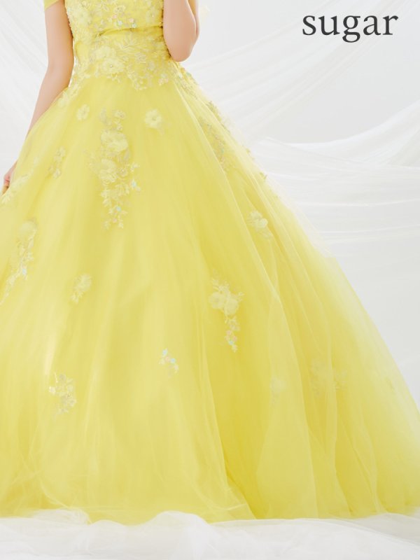 イエロー モデル:三上悠亜 身長:159cm 着用サイズ:Mサイズ