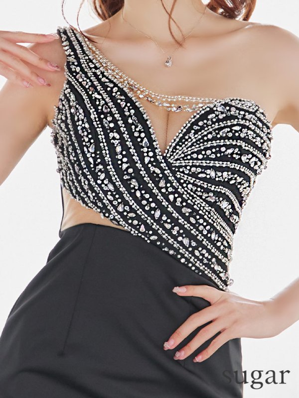 ブラック モデル：真優川咲　身長：158cm　着用サイズ：Sサイズ