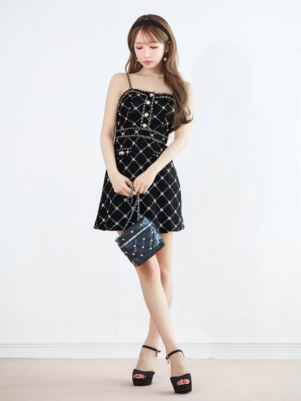 ブラック　モデル：三上悠亜　身長：159cm　着用サイズ：Sサイズ