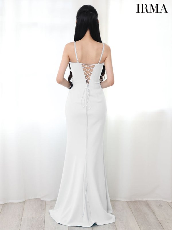 ホワイト　モデル：まおちゃる　身長：158cm　着用サイズ：Mサイズ