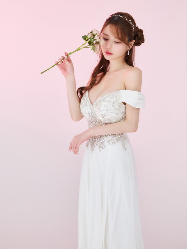 ホワイト　モデル：ゆめ　身長：160cm　着用サイズ：Mサイズ