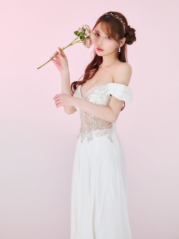 ホワイト　モデル：ゆめ　身長：160cm　着用サイズ：Mサイズ