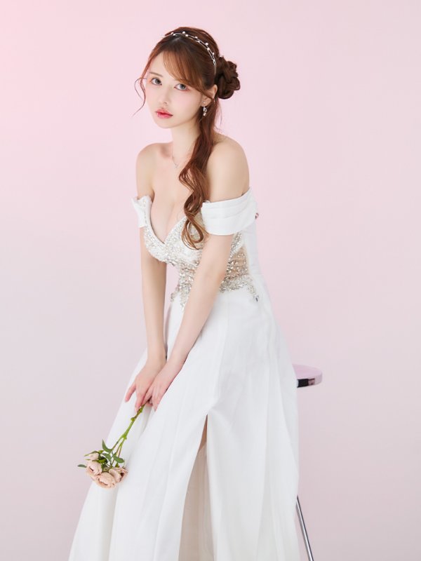 ホワイト　モデル：ゆめ　身長：160cm　着用サイズ：Mサイズ