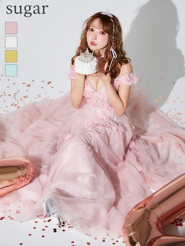 ピンクベージュ モデル：三上悠亜　身長：159cm　着用サイズ：Sサイズ
