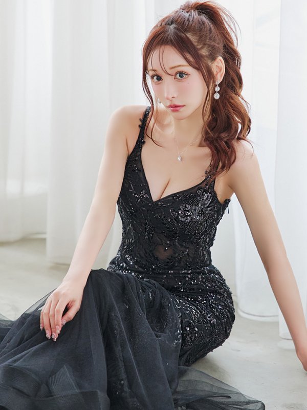 ブラック　モデル：真優川咲　身長：158cm　着用サイズ：Mサイズ