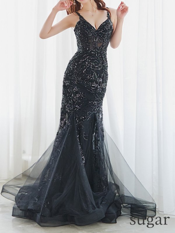 ブラック　モデル：真優川咲　身長：158cm　着用サイズ：Mサイズ