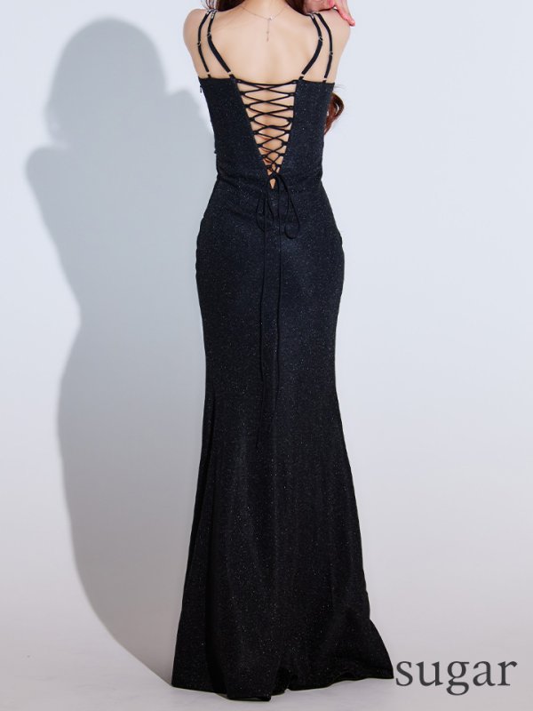 ブラック　モデル：真優川咲　身長：158cm　着用サイズ：Sサイズ