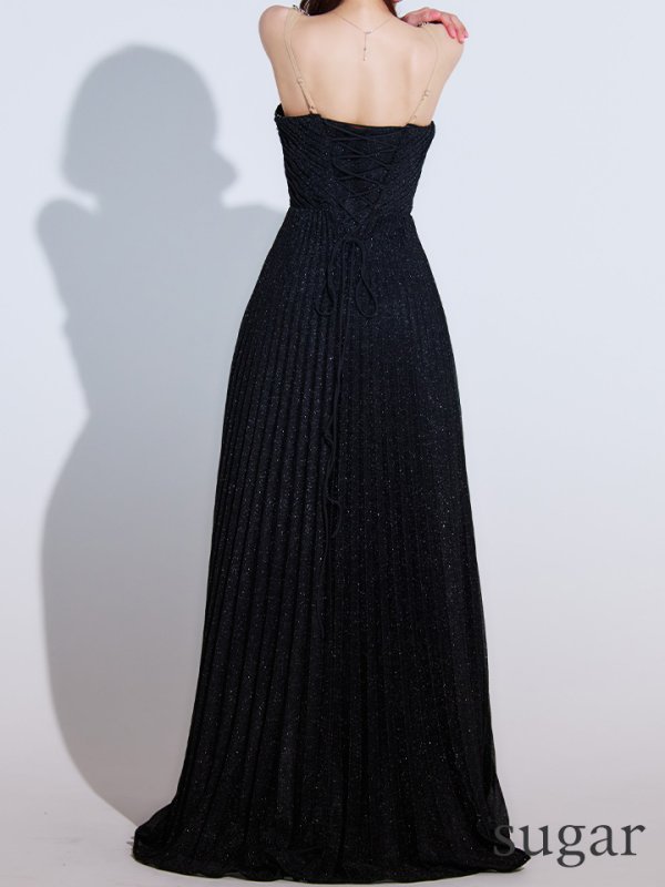 ブラック　モデル：真優川咲　身長：158cm　着用サイズ：Sサイズ