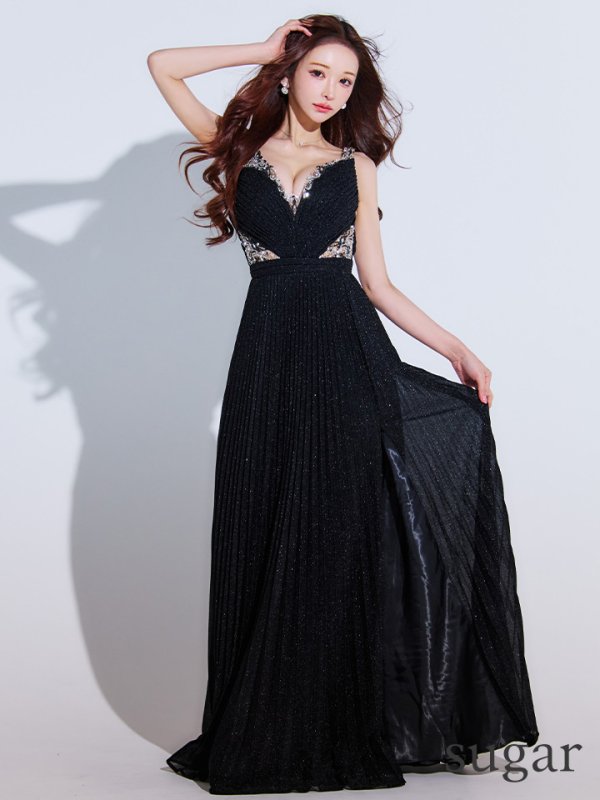 ブラック　モデル：真優川咲　身長：158cm　着用サイズ：Sサイズ