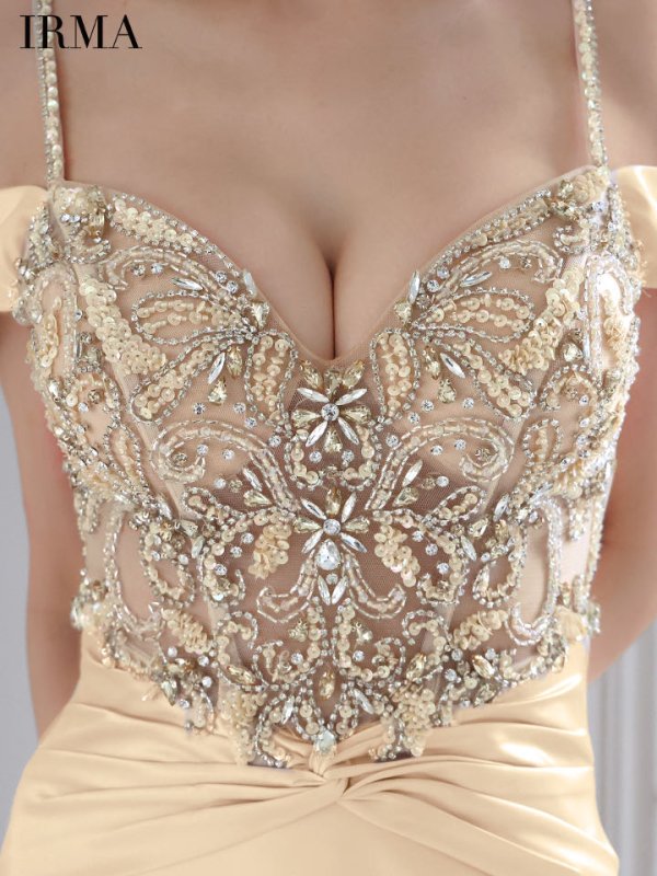 シャンパン　モデル：まおちゃる　身長：158cm　着用サイズ：Mサイズ