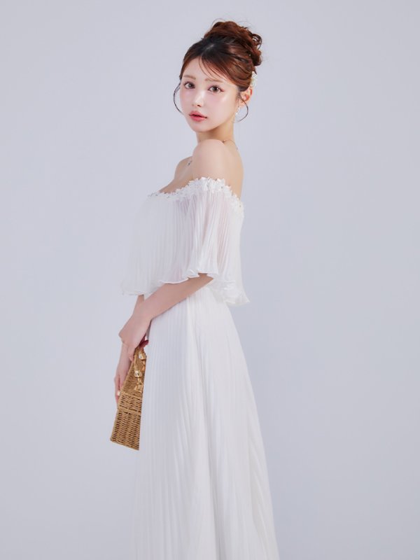 ホワイト モデル：ももか　身長：156cm　着用サイズ：Sサイズ