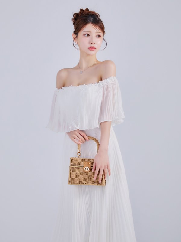 ホワイト モデル：ももか　身長：156cm　着用サイズ：Sサイズ