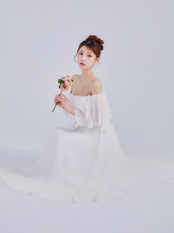 ホワイト モデル：ももか　身長：156cm　着用サイズ：Sサイズ