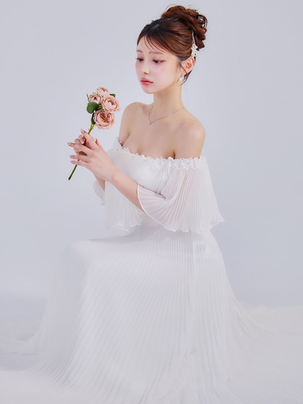 ホワイト モデル：ももか　身長：156cm　着用サイズ：Sサイズ