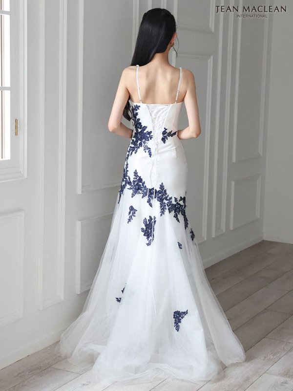 ホワイト　モデル：まおちゃる　身長：158cm　着用サイズ：Mサイズ