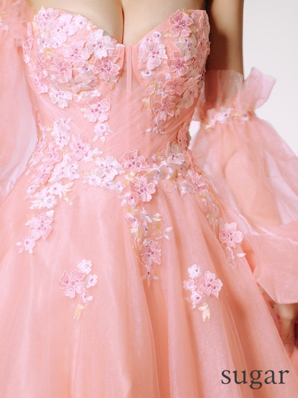 ピンクベージュ モデル：まりん　身長：164cm　着用サイズ：Sサイズ