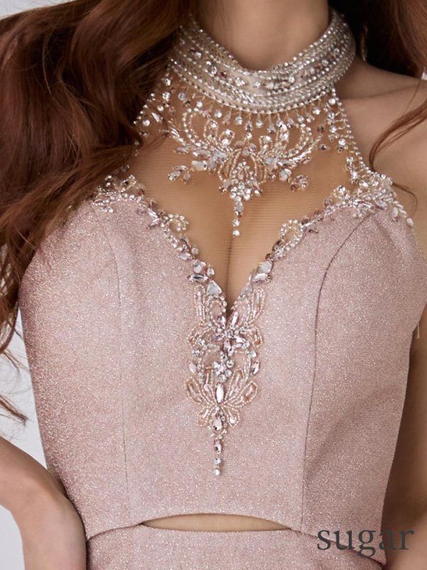 シャンパンゴールド　モデル：真優川咲　身長：158cm:Sサイズ