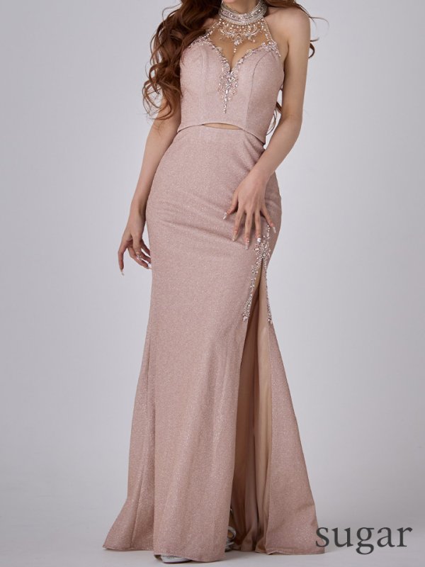 シャンパンゴールド　モデル：真優川咲　身長：158cm:Sサイズ