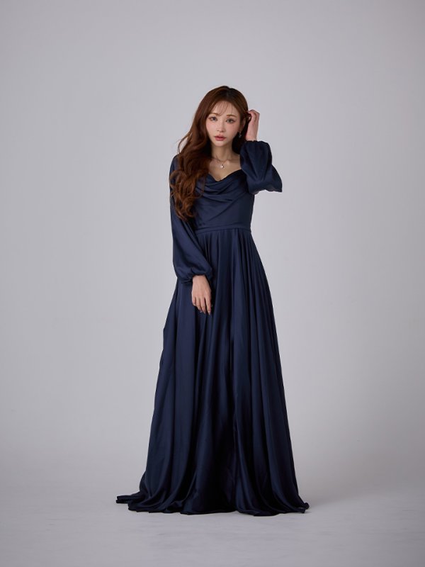 ネイビー　モデル：真優川咲　身長：158cm:Sサイズ