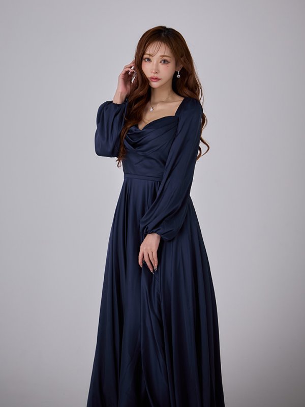 ネイビー　モデル：真優川咲　身長：158cm:Sサイズ