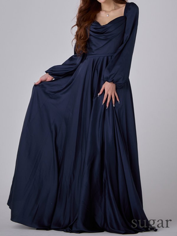 ネイビー　モデル：真優川咲　身長：158cm:Sサイズ