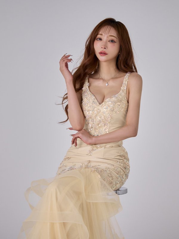 シャンパン　モデル：真優川咲　身長：158cm:Sサイズ