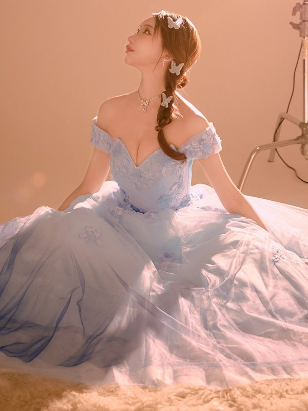 ライトブルー×ネイビー モデル:明日花キララ 身長:160cm 着用サイズ:Mサイズ