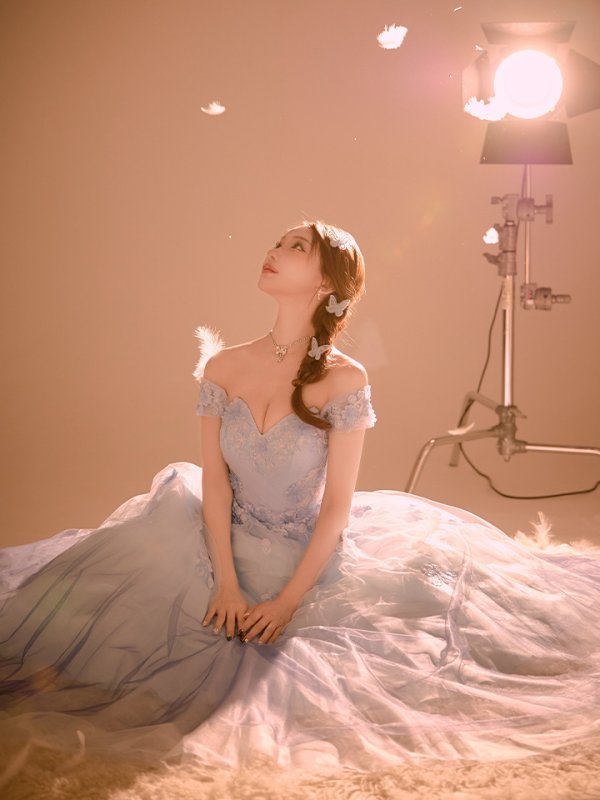 ライトブルー×ネイビー モデル:明日花キララ 身長:160cm 着用サイズ:Mサイズ