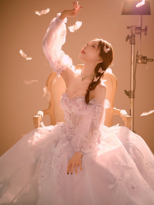 ピンク モデル:明日花キララ 身長:162cm 着用サイズ:Sサイズ