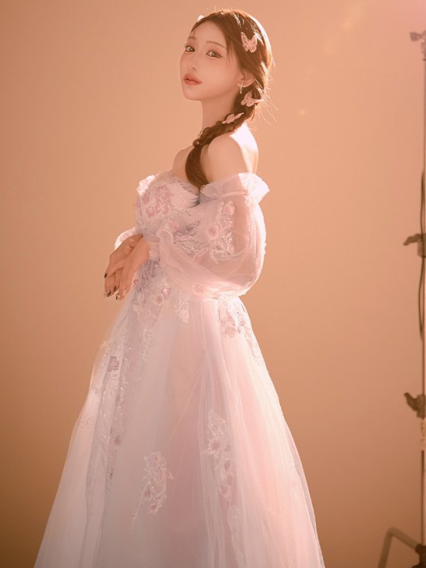 ピンク モデル:明日花キララ 身長:162cm 着用サイズ:Sサイズ