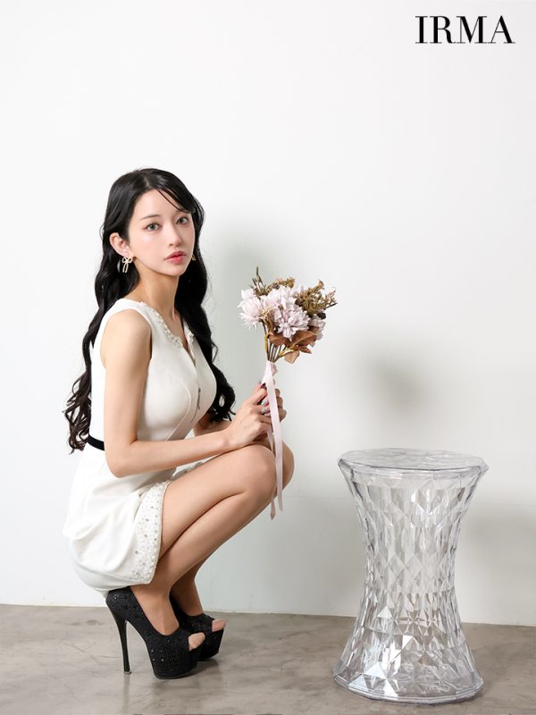 ホワイト モデル：まおちゃる　身長：158cm　着用サイズ：Sサイズ